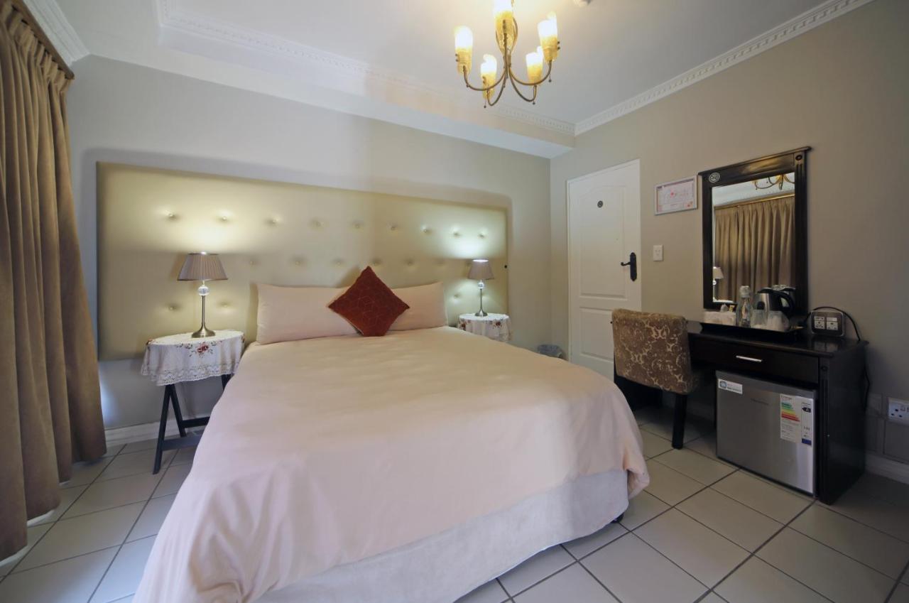 Savoy Lodge Cape Town Exterior photo
